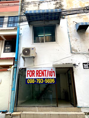Office for rent Watthana : Space for rent in Sukhumvit 19! Amazing location!! 