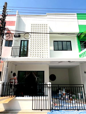 Townhouses for sale Phet Kasem Road : Townhouse For Sale Baan Natthakarn Phetkasem 112