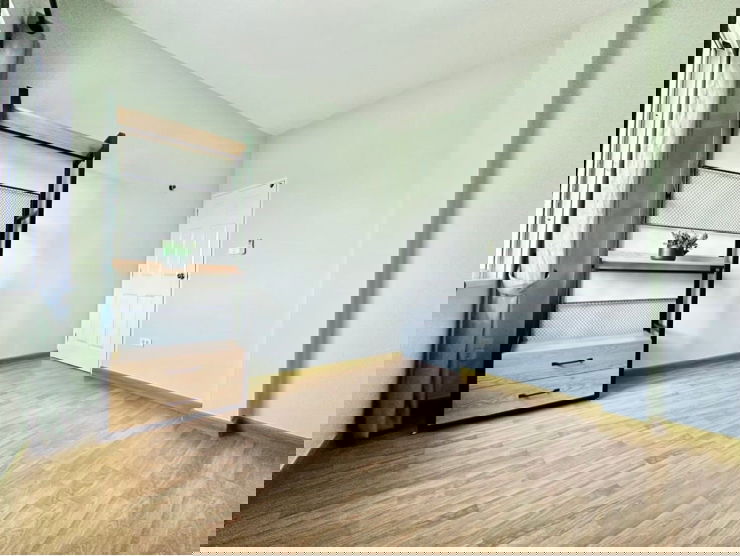 รูป ให้เช่าบ้านเดี่ยว ปากซอยถนนคุ้มเกล้า 39 ตรงข้ามตลาดสดคุ้มเกล้า ใกล้นิคมลาดกระบังและสนามบินสุวรรณภูมิ - รูปที่ 8/9