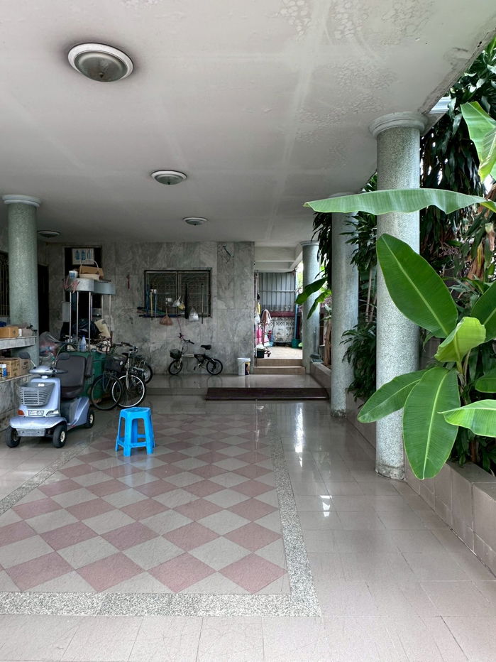 picture Detached 4.5-storey house for sale with 10 rooms Situated on a 106 sq.wah Soi Lat Phrao 64, Wang Thonglang. Excellent location. - 10/10