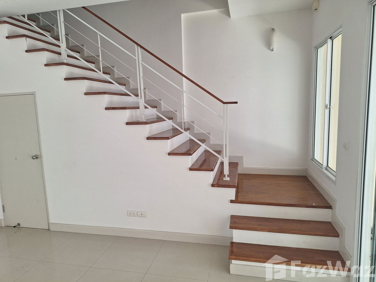 picture 3 Bedroom Townhouse for rent at Ban Klang Mueang S-Sense Sathorn-Taksin 2 1728768 - 4/8