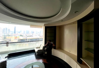 Condos for rent Suankularb Wittayalai School :  River House . 3bed 220sq.m. Line id: @pfagent
