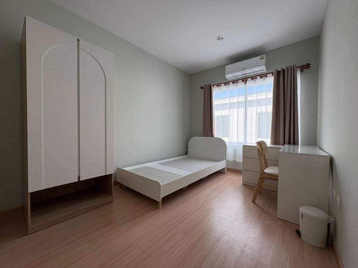 รูป บ้าน ในหมู่บ้านกาญจน์กนกทาวน์ 2 หลังแม็คโครแม่ริม ให้เช่า 15,000 บาท/เดือน - รูปที่ 2/11