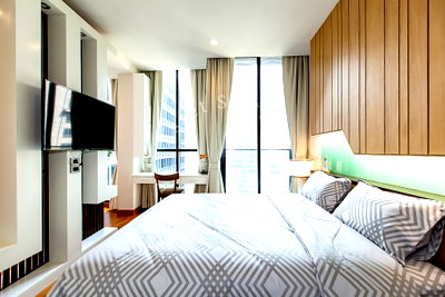 Condos for rent : 💎More luxurious than ever! Noble Ploenchit: Spacious rooms with beautiful views in the heart of Ploenchit – close to BTS Ploenchit station.🏢✨