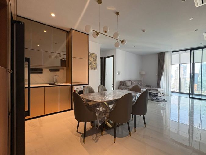 พร้อมชม ห้องใหม่กริ๊ง 3 Bedroom high floor ใจกลางสาทร 📢 Line id : @085pucam 🎯 YKP Rental Condo