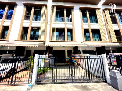 Townhouses for sale Thonburi Vocational College : Urgent sale! Klang Muang Kanlapaphruek–Bang Wa Project 3-storey townhome located on Soi Kamnan Maen Land area: 16.5 sq.wah Usable area: 134 sq.m.