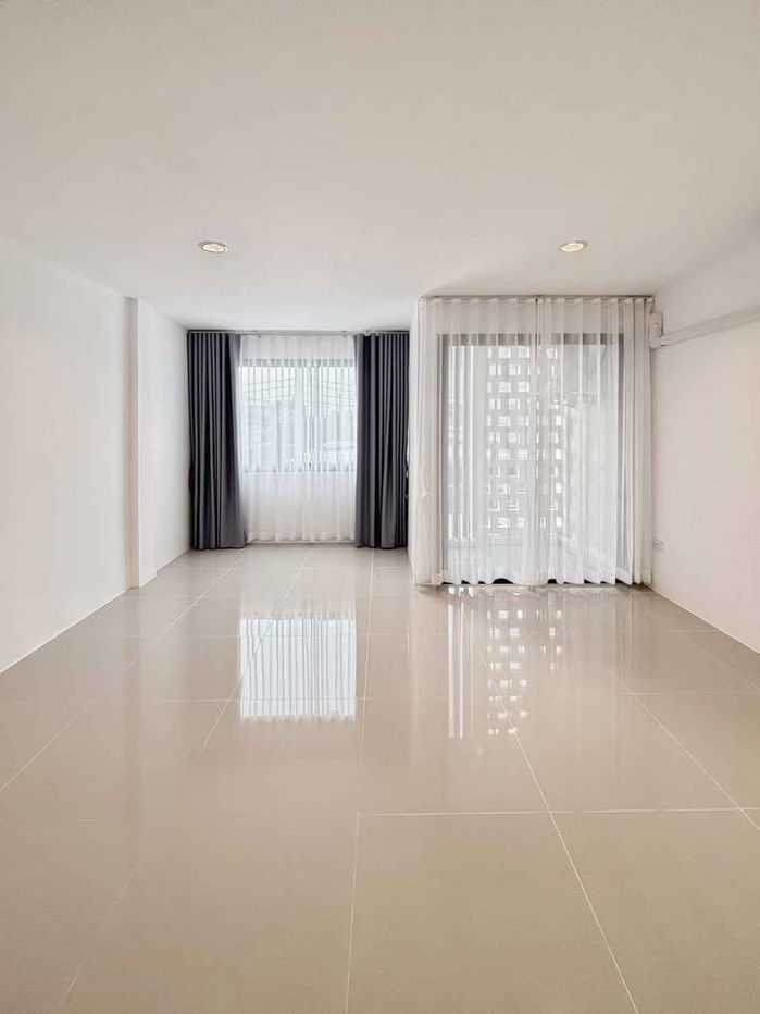 รูป R2888 ให้เช่าทาวน์โฮม 3 ชั้น ซอย เทศบาลบางปู 30 (ว่างค่ะ) ใกล้ BTS แพรกษา - รูปที่ 5/32