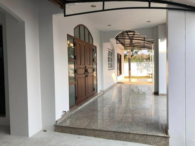 รูป HR3213ให้เช่าบ้านเดี่ยวเนื้อที่ 208 ตรว.ซอยลาดปลาเค้า 8 เขตลาดพร้าว จอดรถได้หลายคัน - รูปที่ 11/24