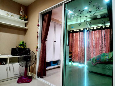 Condos for sale : Metro Park Sathorn, owner-occupied unit, never been lived in. Selling urgently.