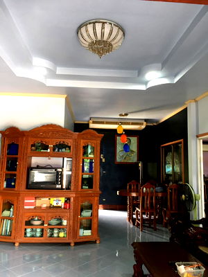 ขายบ้านเดี่ยว : ขายบ้านพร้อมที่ดิน(โฉนด) แถมแอร์ทุกตัวและเฟอร์นิเจอร์อื่นๆ 