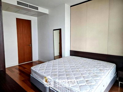 Condos for rent Silom and Sathorn Road : 2-BR Condo at Chatrium Riverside Condominium near BTS Saphan Taksin (ID 2585009)