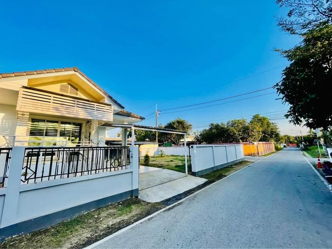 Single storey house for rent with 2 bedrooms,2 toilets and 1 kitchen. 