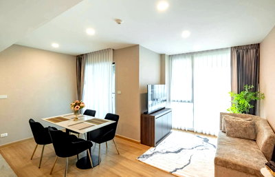 Condos for rent : LLOYD. 2bed 62sqm. Line id: @pfagent