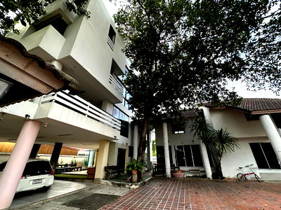 Home office for sale Nonthaburi : 🏢✨ FOR SALE | Large Home Office – 2 Buildings | Muang Thong Thani  📐 804 sq.m. usable area | 🚗 Parking for 6 cars