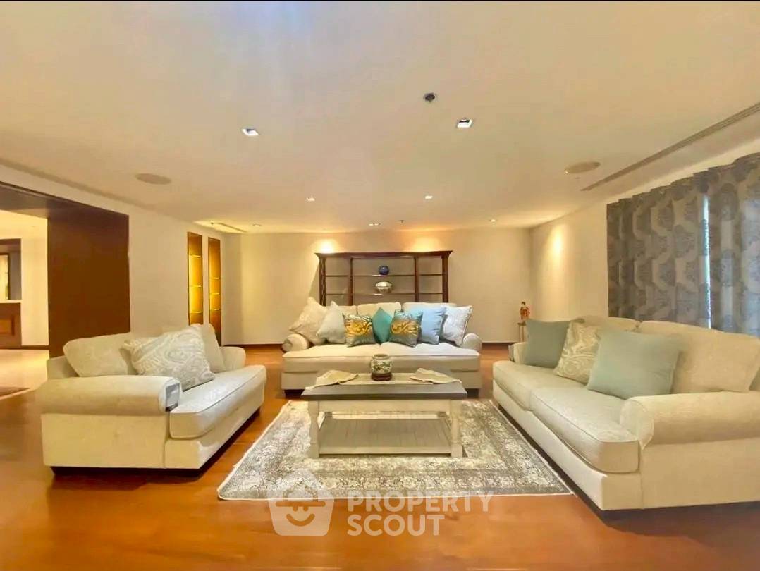 picture 3-BR Condo at Kallista Mansion near ARL Makkasan (ID 2574956) - 2/17