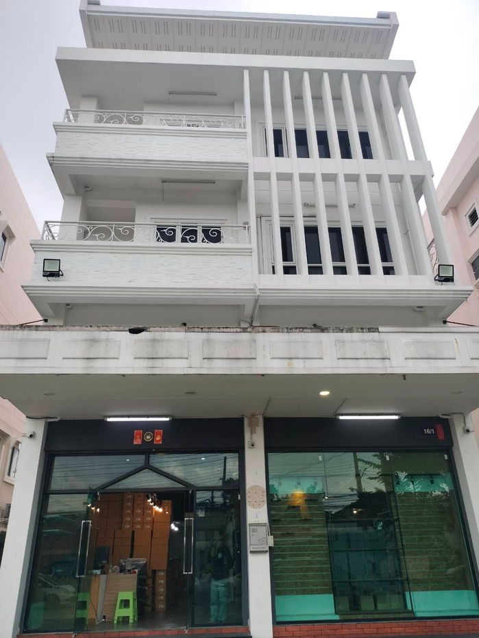 รูป ขาย ตึกแถว 4 ชั้น ติดถนนสวนผัก ใกล้ทางด่วน ราคา 26 ลบ. - รูปที่ 8/9