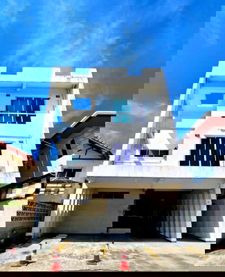 Shophouses for rent RCA : 🏢✨ Stand Alone office building for rent 📍 Soi Research Center near the hospital. Bangkok