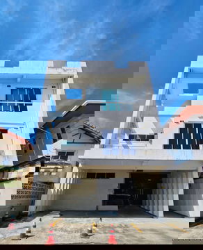 🏢✨ Stand Alone office building for rent 📍 Soi Research Center near the hospital. Bangkok