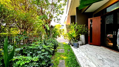 ขายบ้านเดี่ยว : 🏠 (ขายด่วน) บ้านเดี่ยวหลังริม  ไม่มีบ้านตรงข้าม​📍ใกล้เมกาบางนา,  ​  📢The City บางนา กม.7 🎄4 ห้องนอน 4 ห้องน้ำ    