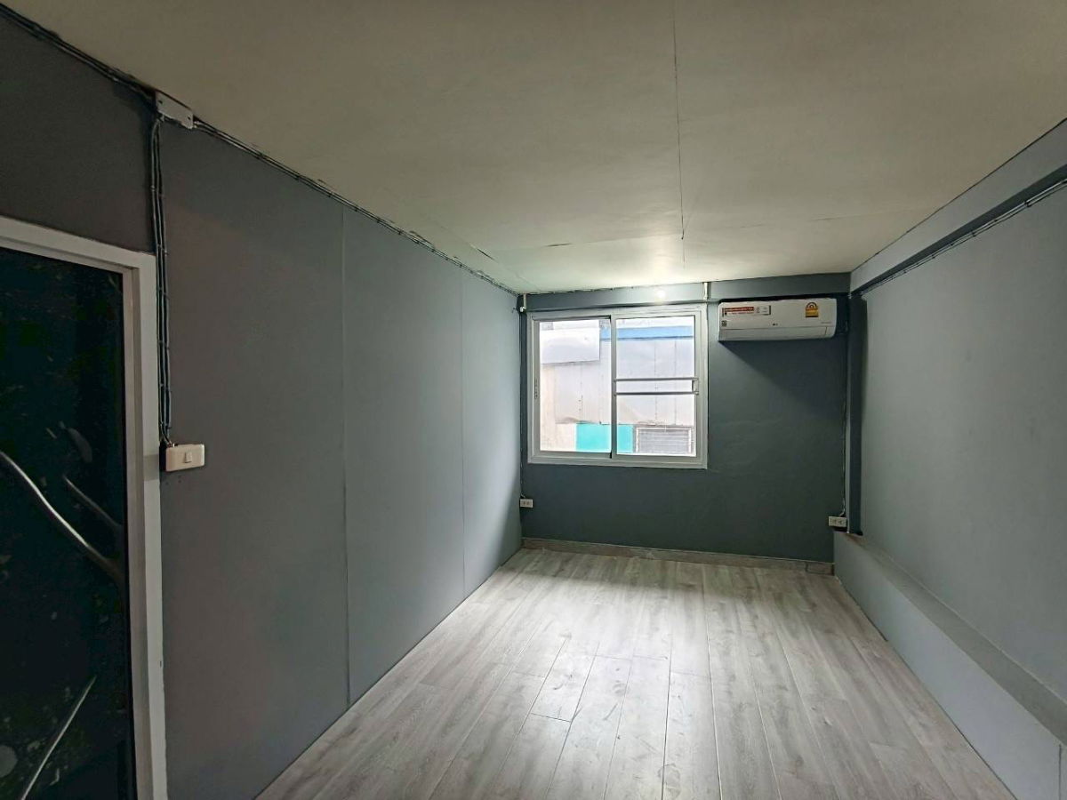picture Creative commercial space for rent - In Silom, business center of Bangkok - 4/10
