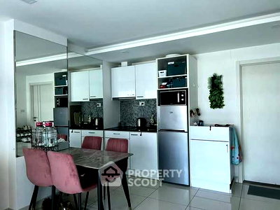 Condos for sale : 1-BR Condo at Siam Oriental Plaza close to Phratamnak (ID 2417609)