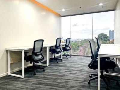 Office for rent Bang Lamung Chonburi : Private office space for 5 persons in Regus Brighton Grand