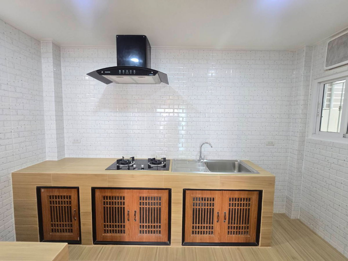 รูป ทาวน์เฮ้าส์2ชั้น รีโนเวทใหม่ ทำเลดี หลังมุมใน กว้างขวาง หมู่บ้าน บุศรินทร์-รามอินทรา ซอย37 ถนนพระยาสุเรนทร์ 40 คลองสามวา เดินทางสะดวก - รูปที่ 15/34