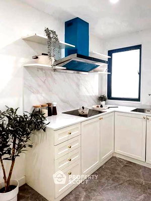 Condos for sale Bangkok University : 3-BR Condo at Prestige Towers Condominium near MRT Sukhumvit (ID 2589922)