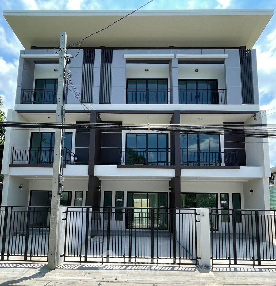 picture 4-BR House at Mu Ban Thiphawan 1 in Thepharak (ID 2588880) - 1/9