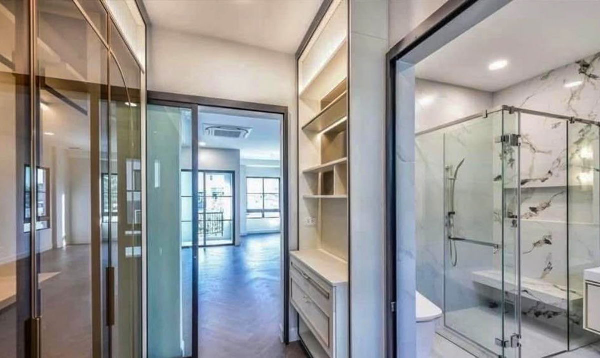 รูป บ้านเดี่ยวซูเปอร์ลักชัวรี 2 ชั้น โครงการนันทวัน ปิ่นเกล้า–กาญจนาภิเษก | 4 ห้องนอน พื้นที่ใช้สอย 304 ตร.ม. - รูปที่ 3/20