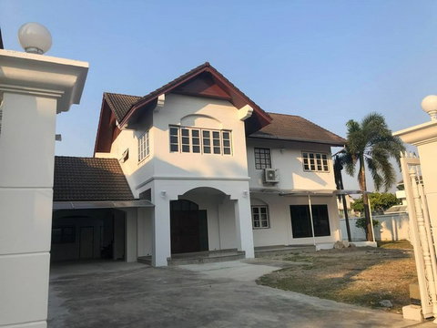 HR3213ให้เช่าบ้านเดี่ยวเนื้อที่ 208 ตรว.ซอยลาดปลาเค้า 8 เขตลาดพร้าว จอดรถได้หลายคัน