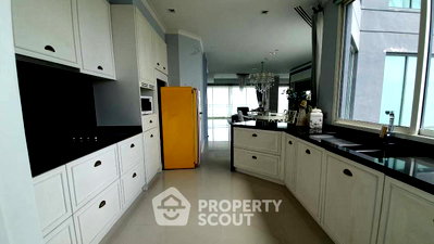 Condos for sale : Pet-Friendly 3-BR High-Floor 217 Sqm Condo @ Reflection Jomtien Beach (ID 2589937)
