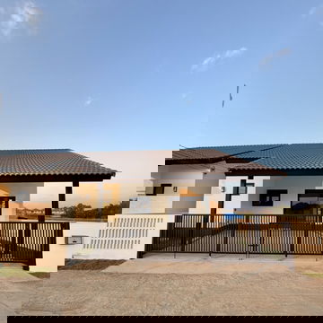 ขายบ้านเดี่ยวชั้นเดียว   3 ห้องนอน  2 ห้องน้ำ  1 ห้องครัว  2 ที่จอดรถ