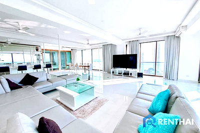 Condos for sale : Penthouse for Sale in the Heart of Pratumnak Hill!