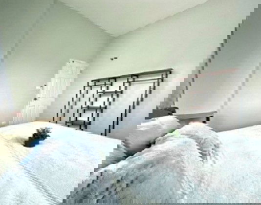 รูป ให้เช่าบ้านเดี่ยว 2 ชั้น รีโนเวทใหม่ทั้งหลัง ซอยถนนคุ้มเกล้า 39 เฟอร์นิเจอร์ครบ Fully Furnished / อยู่อาศัย หรือ Home Office จดทะเบียนบริษัทได้ - รูปที่ 12/13