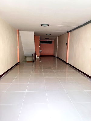 Townhouses for sale Sukhumvit Road : 3-story townhouse for sale, Sukhumvit 101/1 (great location near Mahasin Market)