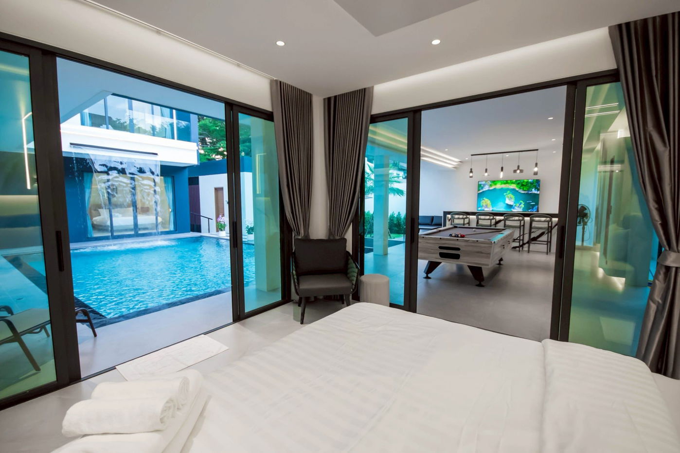 picture Ultra Luxury Newly Completed Villa for Rent in Na Jomtien - 12/20