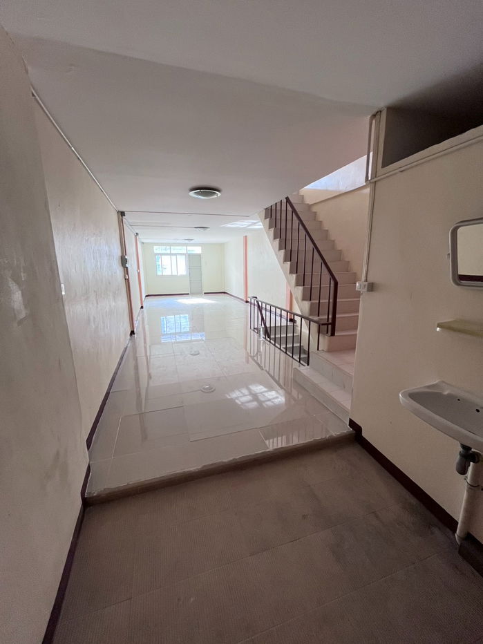 picture 3-story townhouse for sale, Sukhumvit 101/1 (great location near Mahasin Market) - 5/9