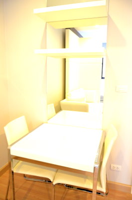 ขายคอนโด : ห้องราคาดี ใกล้บีทีเอส "Urbano Absolute Sathon - Taksin" 1 ห้องนอน 1 ห้องน้ำ 30 ตร.ม เพียง 3 ล้านบาทเท่านั้น