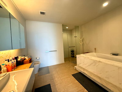 Condos for sale : for Sale condo Northpoint Pattaya with 3 Bed 146.11 Sq.m (S03-2122S) 