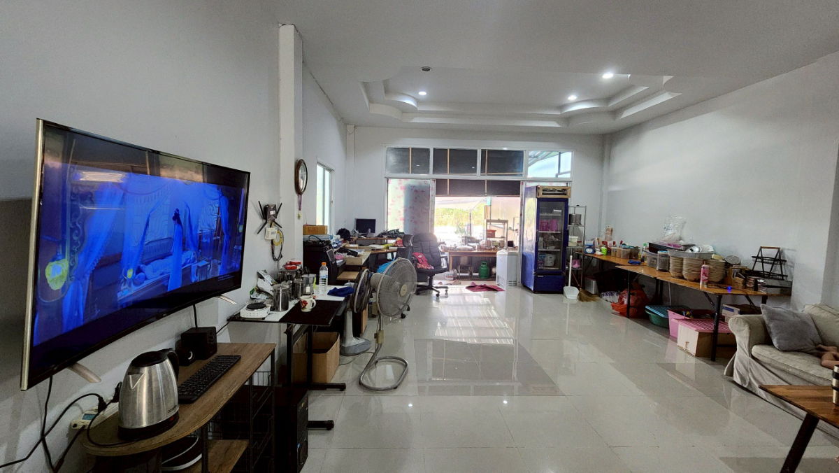 picture For Sale: Like-New 2-Storey Building in Cha-Am Prime location on a 4-lane main road. 31.9 sq.wah, frontage width 5.5 meters, depth 21.5 meters. - 4/11