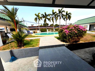 Houses for sale Chonburi : 6-BR Villa close to Pattaya (ID 2592647)