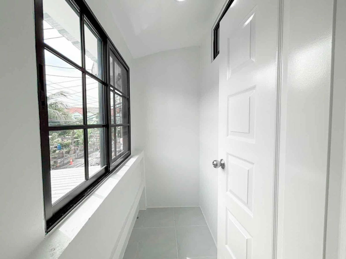 รูป ทาวน์เฮ้าส์2ชั้น รีโนเวทใหม่ พร้อมอยู่ ทำเลดี หมู่บ้านเจษฎา 4 ซอยพหลโยธิน 48 แขวงอนุสาวรีย์ เขตบางเขน ใกล้รถไฟฟ้า สนามบินดอนเมือง - รูปที่ 11/13