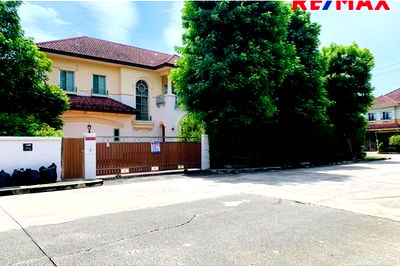 Houses for sale Borommaratchachonnani Rd. : [920091001-1321] "Thai Dream Home: Peaceful Retreat, Urban Edge"