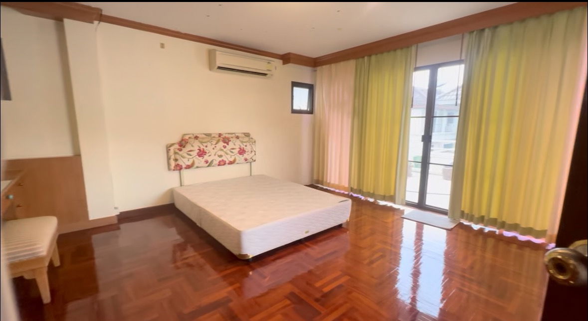 picture 3-Storey Detached House for Sale in Thararom Huamak, Ramkhamhaeng 43/1 – 27 MB - 12/19