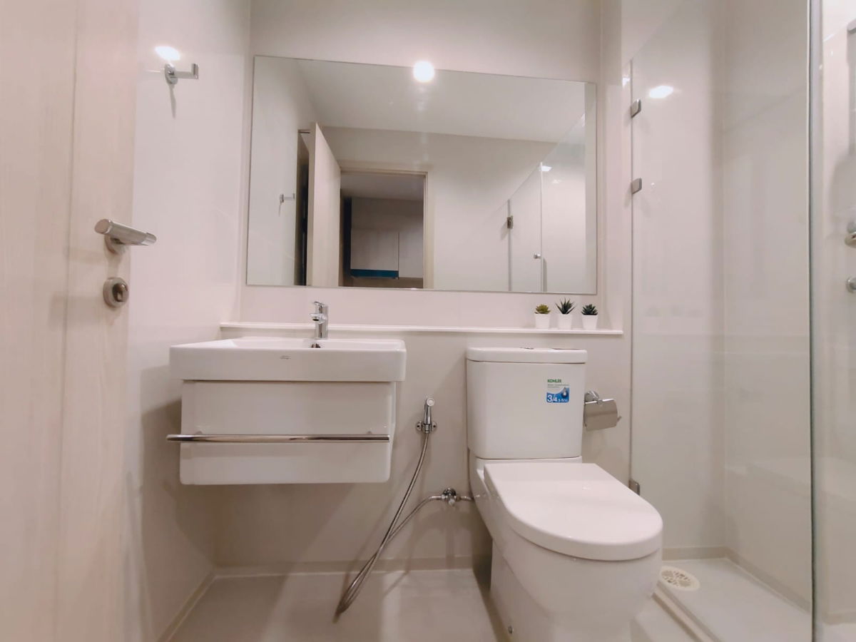 picture Condo for rent Life One Wireless - 9/10