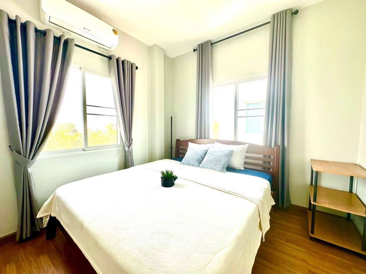 รูป H 955 ให้เช่า บ้านเดี่ยว 2 ชั้น รีโนเวทใหม่ ม.เดอะริช ทาวน์ ปากซอยถนนคุ้มเกล้า39 บ้านสวยเฟอร์นิเจอร์ครบ ราคา 32,000 บาท - รูปที่ 15/19