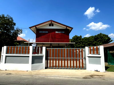 เช่าบ้านเดี่ยว สารภี เชียงใหม่ : บ้านเดี่ยว2ชั้น ให้เช่า  2ห้องนอน1ห้องว่าง 3ห้องน้ำ ติดถนน ตำบลหนองผึ้ง อำเภอสารภี  ใกล้เมืองเดิอนทางสะดวก