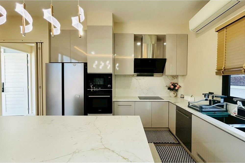 รูป [920601001-912] ขายบ้านสองชั้นพร้อมระเบียงกว้างขวางในปากน้ำปราณ - รูปที่ 48/80