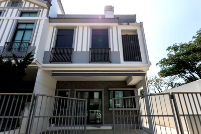 Townhouses for rent Samut Prakarn : 🟩🟨🟧 HBN0119-01  Indy 5 Bangna KM.7 Townhome 📌LINE : @481kipxm🟩🟨🟧